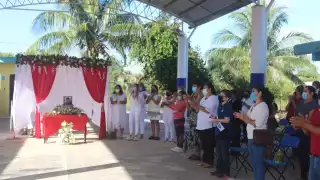 Sus compañeras docentes y personal manual, destacaron su gran aportación para la escuela durante sus años de labor