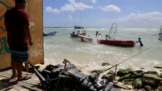 Los fuertes vientos y oleaje elevado ocasionaron el cierre del puerto pesquero
