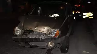 Así terminó el auto de la mujer que tuvo que ser atendida