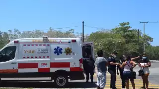 Una ambulancia se llevó a la pareja