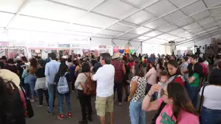Rogerio Castro convivió con las jefas de familia, a quienes platicó sobre los nuevos beneficios