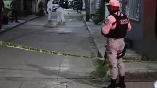 Balean a dos hombres afuera de un domicilio en Cancún