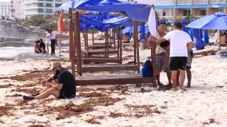 En Las Perlas, el ayuntamiento inició hoy la colocación de ocho pequeñas palapas