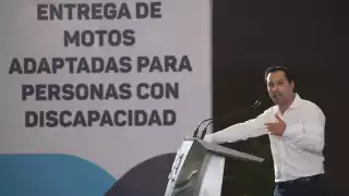 Personas con discapacidad recibieron motocicletas