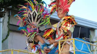El Carnaval de Cancún arrancó con la presencia de 40 carros alegóricos