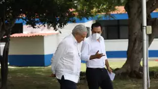 Durante la reunión, AMLO y Vila Dosal aprovecharon para platicar sobre los alcances del proyecto en la entidad