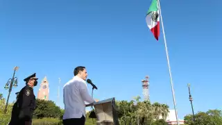 Mauricio Vila Dosal durante la ceremonia desde la Plaza Grande de Mérida