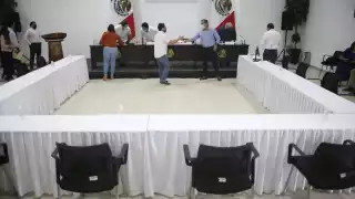 A la sesión sólo asistieron tres diputados, siendo uno de ellos el Presidente de la Junta de Gobierno