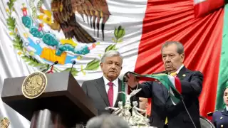 Muñoz Ledo fue el que le puso la banda presidencial a López Obrador en 2018