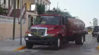 Autoridades despliegan un gran operativo en el malecón de Progreso por un incendio