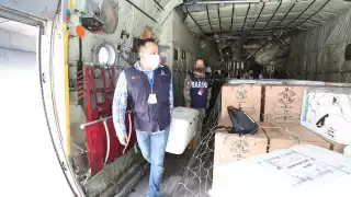Las vacunas llegaron a la Base Aérea Militar (BAM) Número 8 abordo de la aeronave C-130 de la Fuerza Aérea Mexicana