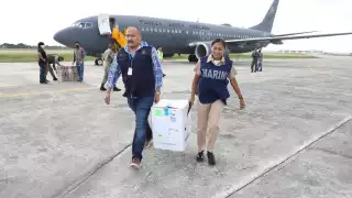 Las dosis llegaron a la Base Aérea Militar (BAM) Número 8 a las 13:32 horas de este domingo