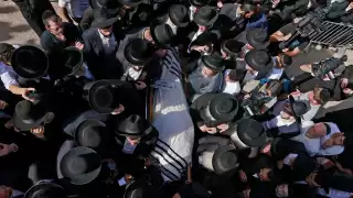 Las autoridades habían permitido la presencia de 10.000 personas en el recinto de la tumba, pero, según los organizadores, en todo el país se fletaron más de 650 autobuses