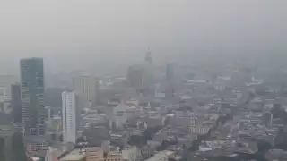 La Ciudad de México, cubierta por una densa capa de contaminantes