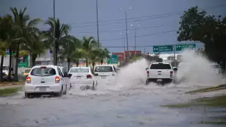 Así lucieron algunas arterias viales en Playa del Carmen