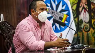 Para poder contender, Juan Carrillo deja la presidencia municipal de Isla Mujeres