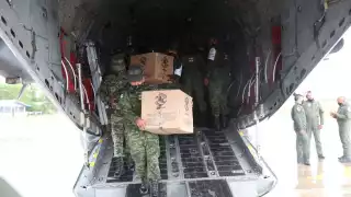 En representación del Gobernador Mauricio Vila Dosal, el titular de la SSY, Mauricio Sauri Vivas, supervisó en la BAM Número 8 el arribo del nuevo cargamento