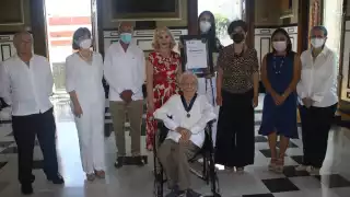 Leopoldo Roldán Peniche Barrea nació en Mérida y residió tanto en Los Ángeles como otras ciudades de los Estados Unidos