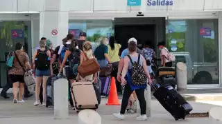 El aeropuerto de Cancún presentó un total de 208 vuelos cancelados por el paso del Huracán Grace en Quintana Roo