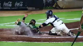 Los Tigres de Quintana Roo no pudieron detener a Los Generales de Durango. Foto: Martín Chi