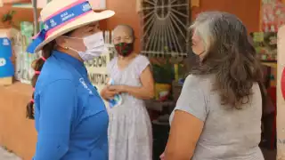 La candidata señaló que una de las propuestas que más aceptación ha tenido con la gente es la referente al cuidado de los adultos mayores