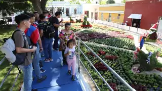 Visitantes llegaron sin esperar a la inauguración oficial