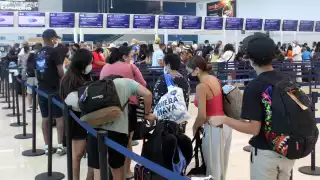 El aeropuerto de Cancún reinició operaciones tras el paso del Ciclón Grace por Quintana Roo