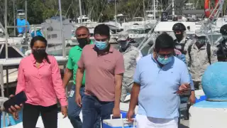 Las vacunas fueron trasladadas a la isla este domingo