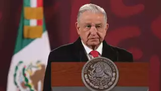 AMLO afirmó que la esposa de su hijo, Carolyn Adams tampoco tiene relación con Pemex ni con el Gobierno.