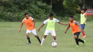 El profesor Juan Carlos Montiel, director técnico del equipo Yalmakan FC, finalizó con el proceso de las visorias en Chetumal