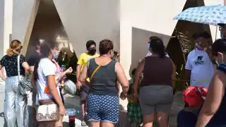 Visitantes no pudieron ingresar al "Museo del Meteorito" por que aún no se inaugura. Foto: Jesús López