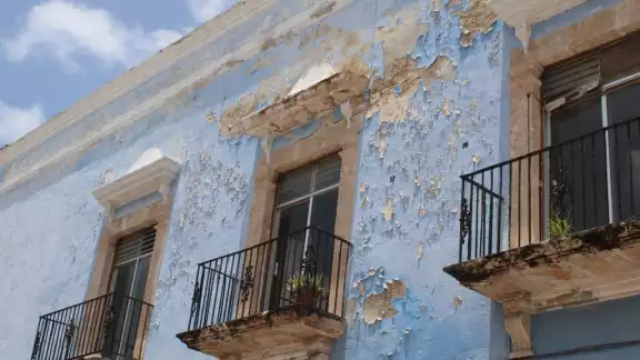 Una casa se derrumbó la noche de ayer en el Centro Histórico de Campeche debido a las lluvias