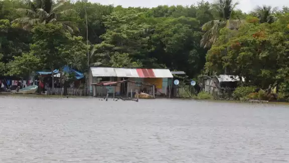 Los habitantes se han visto afectados económicamente por no contar con una embarcación que les permita transportarse Los habitantes se han visto afectados económicamente por no contar con una embarcación que les permita transportarse
