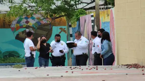 Ayer domingo, poco más del medio día, se registró la aparición de una narcomanta en la Unidad Habitacional Fidel Velázquez