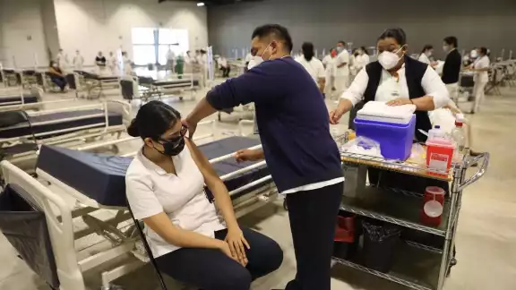En total se aplicarán 7 mil 500 dosis a personal médico privado y público En total se aplicarán 7 mil 500 dosis a personal médico privado y público
