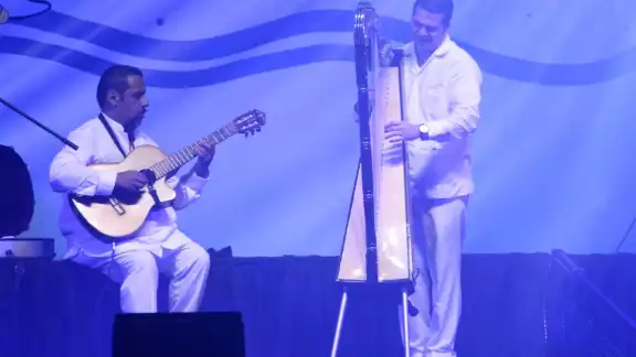 Los músicos aprovecharon para hacer una comida y disfrutar un show de payasos previo a su participación en el escenario
