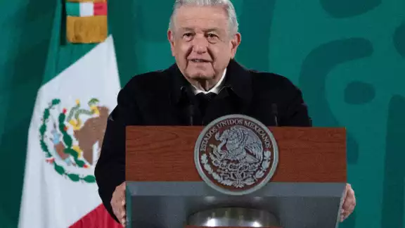 AMLO negociará contratos para reducir costo de mantenimiento de carreteras