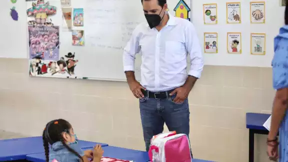 A entregar estos dos nuevos centros escolares, el gobernador Mauricio Vila convivió con alumnos y maestros de los planteles