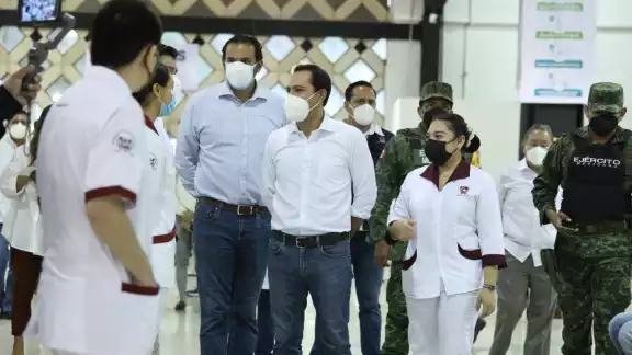 Mauricio Vila supervisa la primera aplicación del antígeno a personas de 30 a 39 años Mauricio Vila supervisa la primera aplicación del antígeno a personas de 30 a 39 años