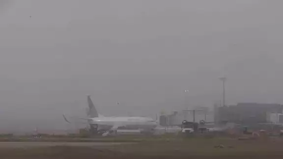 Un banco de niebla cubrió el aeropuerto de Mérida este martes