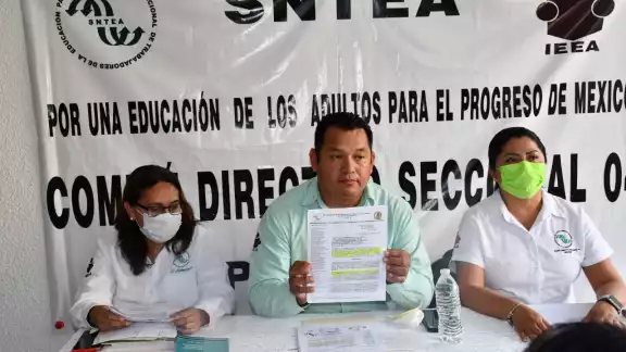 Tras pedir la renuncia del director del IEEA, los sindicalizados amenazan con ir a huelga que no cumplirse su petición Tras pedir la renuncia del director del IEEA, los sindicalizados amenazan con ir a huelga que no cumplirse su petición