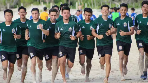 Mario Efrén se describe como jugador explosivo, un líder dentro y fuera de la cancha