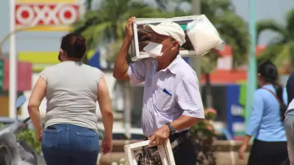 Obreros temen no poder trabajar por el aumento de COVID-19 Obreros temen no poder trabajar por el aumento de COVID-19
