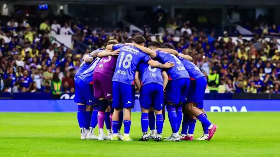 Cruz Azul vence a las Chivas con 3 goles a 0