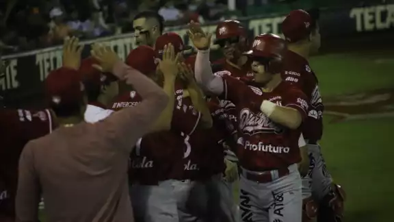 Suspenden a directivo de Diablos Rojos del México por hacer trampa contra Leones de Yucatán Suspenden a directivo de Diablos Rojos del México por hacer trampa contra Leones de Yucatán