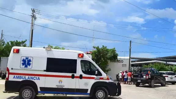 Paramédicos atendieron al motociclista para su traslado a un hospital de Progreso Paramédicos atendieron al motociclista para su traslado a un hospital de Progreso