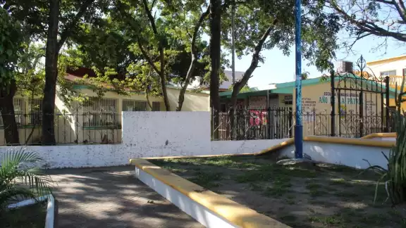 Durante las excavaciones para ampliar la escuela en Ciudad del Carmen han aparecido restos óseos de los difuntos Durante las excavaciones para ampliar la escuela en Ciudad del Carmen han aparecido restos óseos de los difuntos