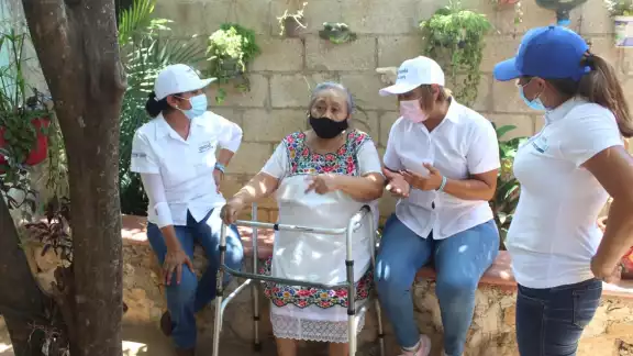 Manuelita Cocom se reunió con mujeres y reafirmó su compromiso
de mantener abiertas las líneas de comunicación Manuelita Cocom se reunió con mujeres y reafirmó su compromiso
de mantener abiertas las líneas de comunicación