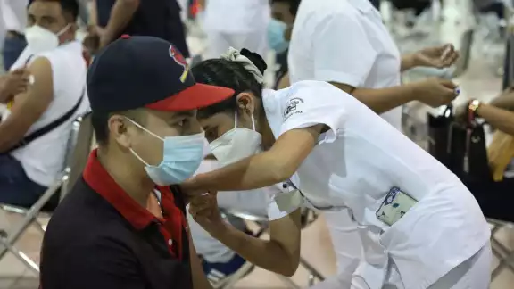 Vacunación contra el coronavirus en personas e 30 a 39 años logró 122 mil 778 aplicaciones