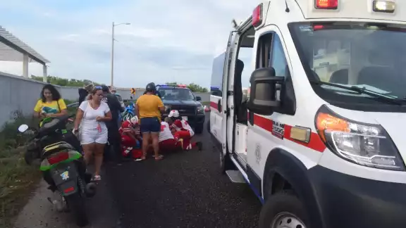 Una motociclista resultó lesionada cuando bajaba el puente de Chelem Una motociclista resultó lesionada cuando bajaba el puente de Chelem